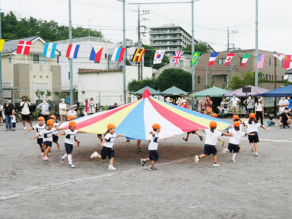 写真：運動会のパラバルーン